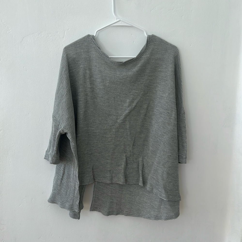Free people light sweater/top